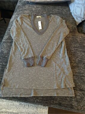 Women’s V-Neck Long Sleeve Sweater - Gray